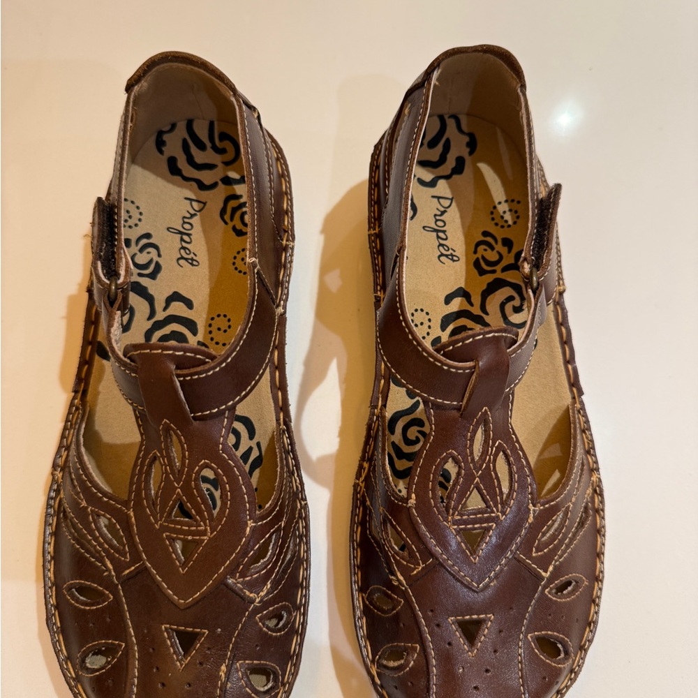 Propet Rich Brown Leather Footwear - Picture 4 of 7